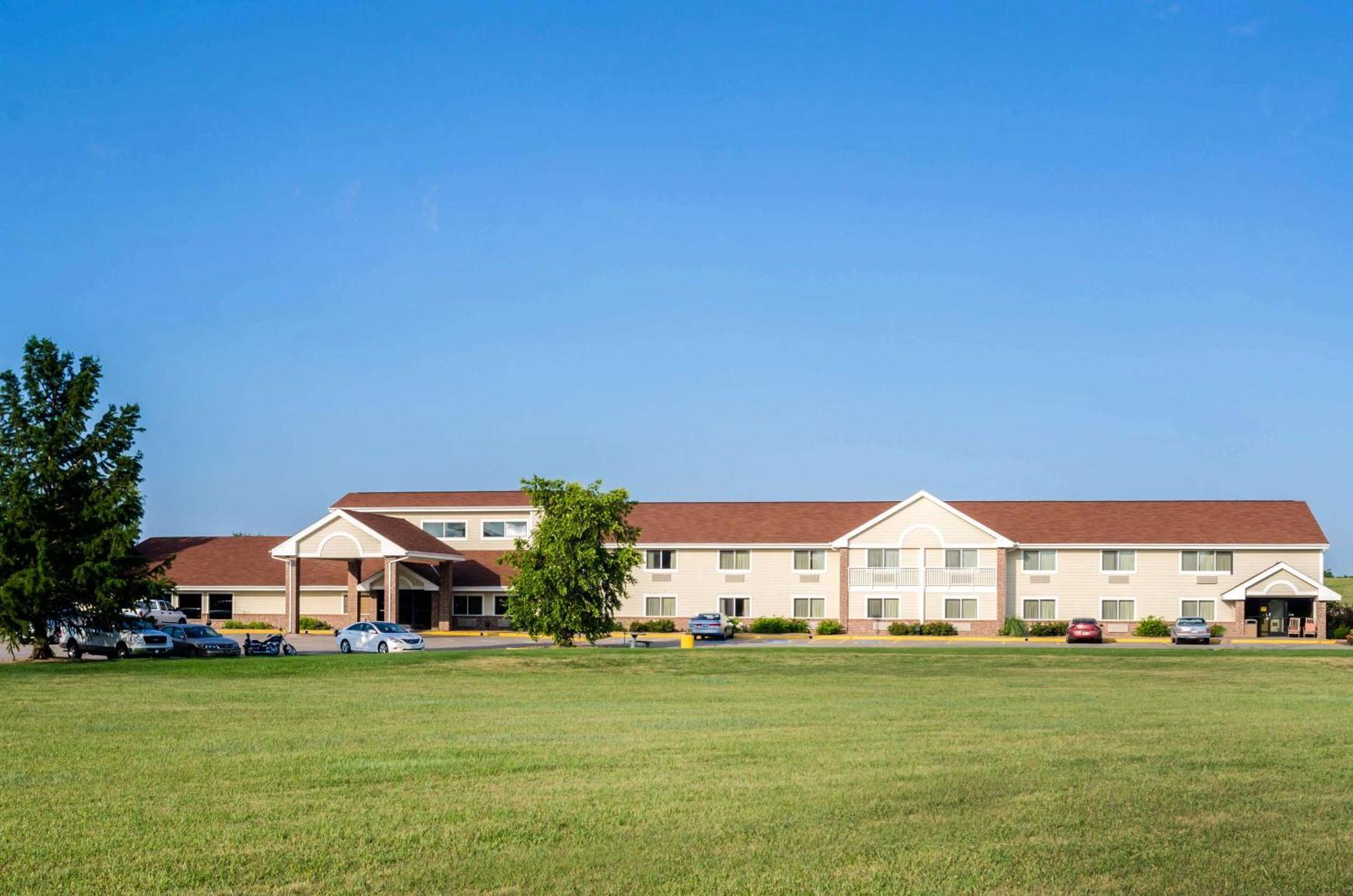 Rodeway Inn Hesston Kültér fotó