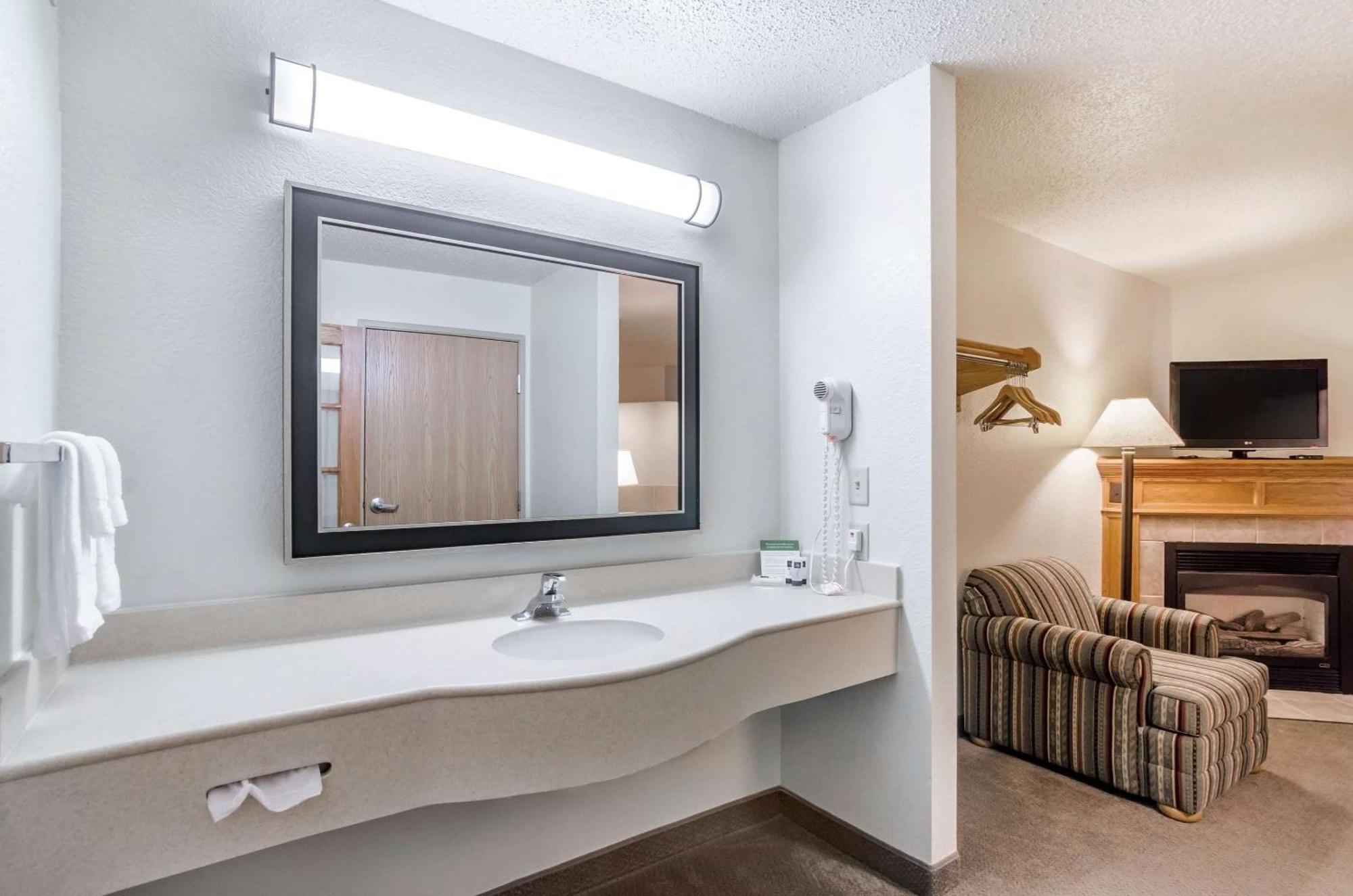 Rodeway Inn Hesston Kültér fotó