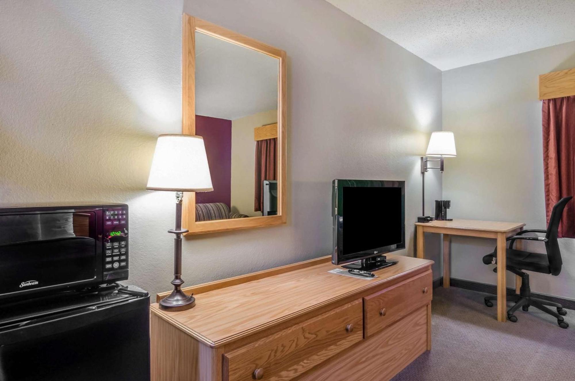 Rodeway Inn Hesston Kültér fotó