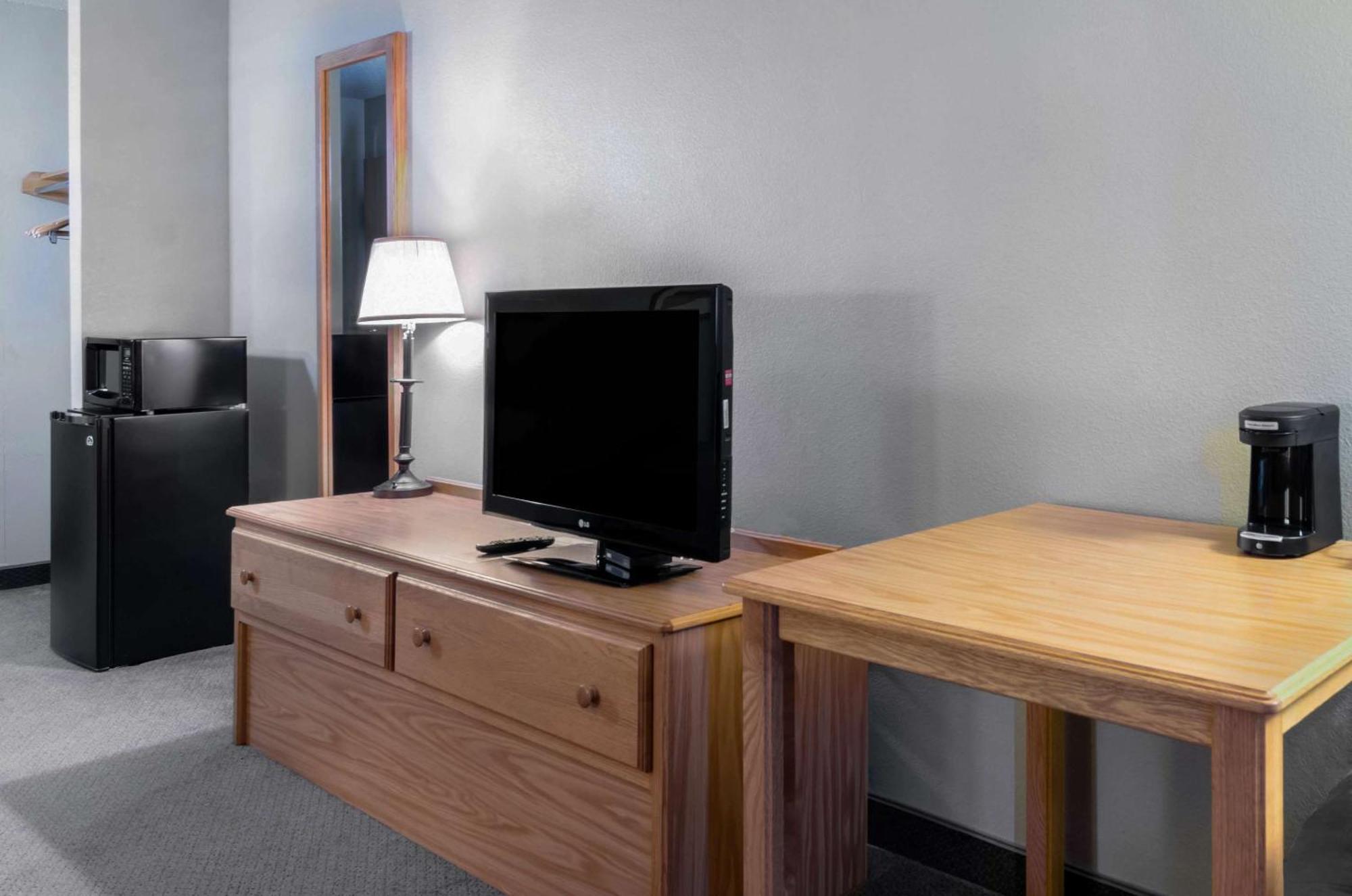 Rodeway Inn Hesston Kültér fotó